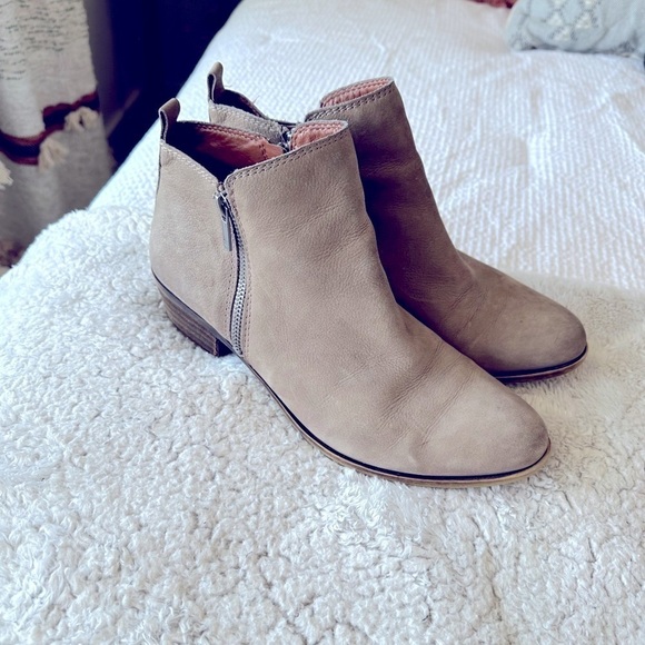 Lucky brand tan/camel colored fall booties - Picture 1 of 12